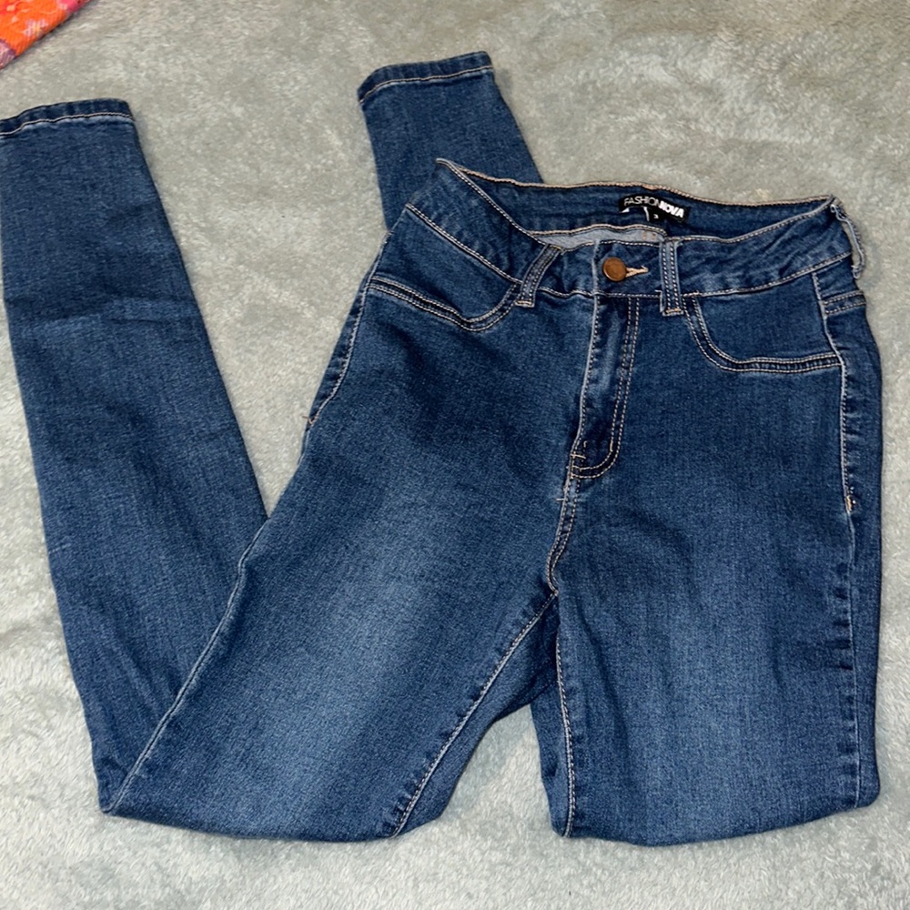 Fashion Nova Skinny Jeans - only worn once !!